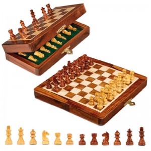 Magnetic travel chessboards